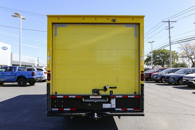 Used 2024 Ford E-350 Cutaway - photo 9