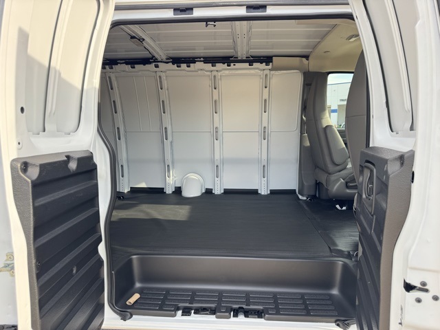 New 2025 Chevrolet Express 2500 Empty Cargo Van - photo 9