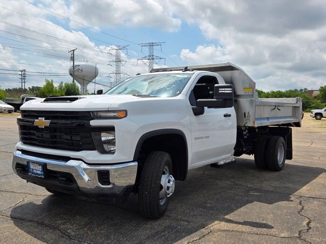 New 2025 Chevrolet Silverado 3500 Regular Cab Cab Chassis - photo 3