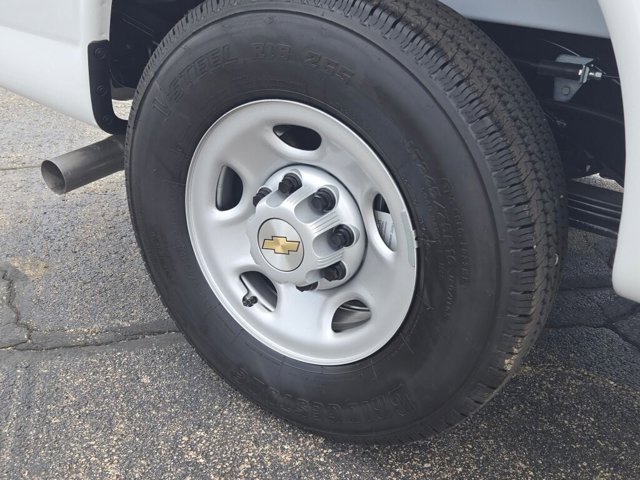 New 2025 Chevrolet Express 2500 Empty Cargo Van - photo 9