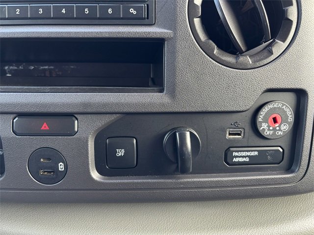 Used 2022 Ford E-350 Cutaway - photo 25