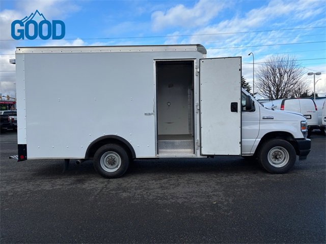 Used 2022 Ford E-350 Cutaway - photo 36