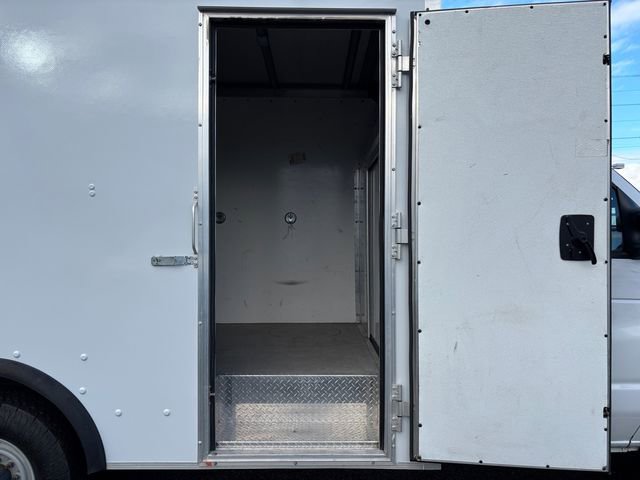 Used 2022 Ford E-350 Cutaway - photo 37
