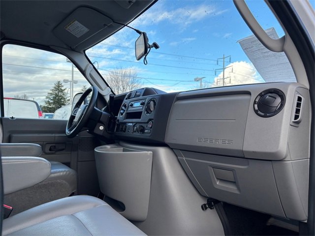Used 2022 Ford E-350 - photo 1