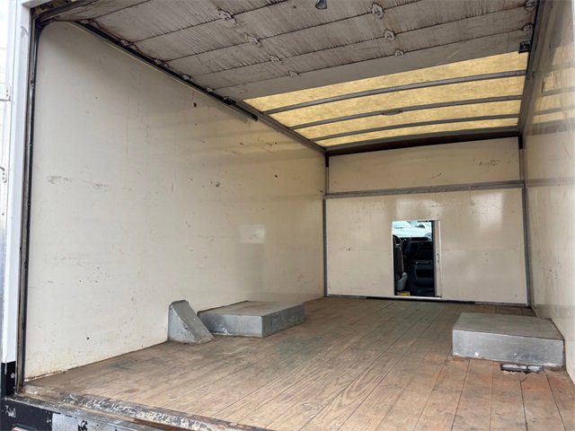 Used 2022 Ford E-350 Cutaway - photo 26