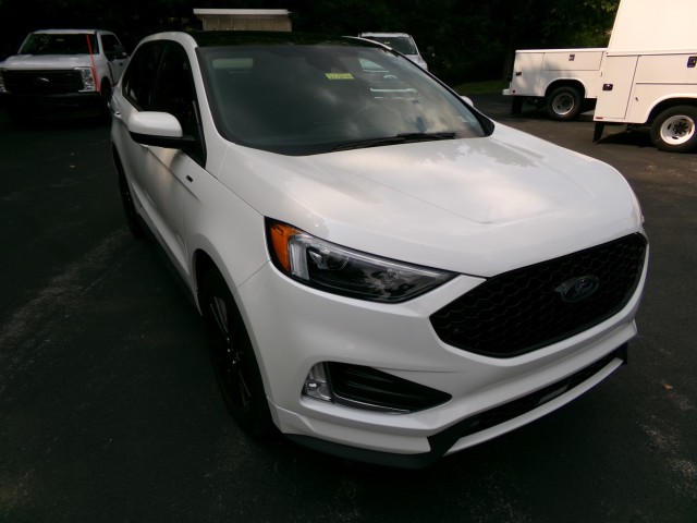 Used 2023 Ford Edge - photo 2
