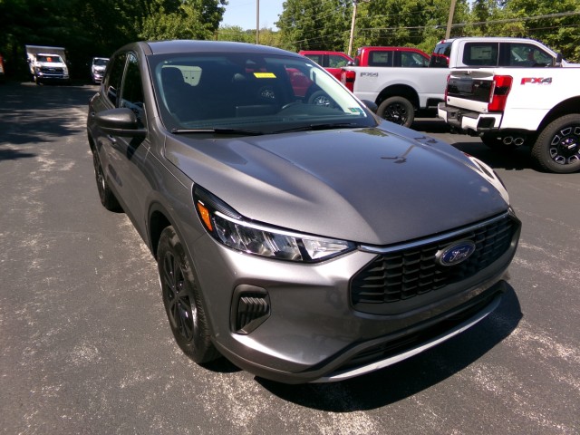 Used 2023 Ford Escape - photo 2