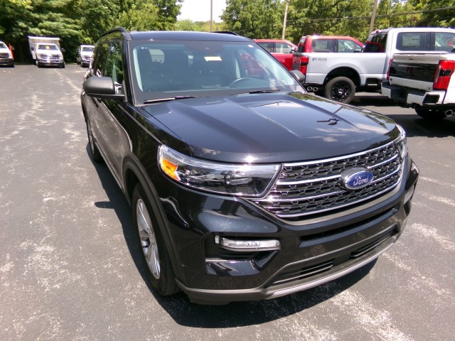 Used 2023 Ford Explorer - photo 2
