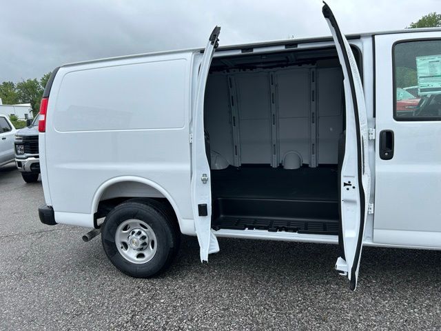 New 2025 Chevrolet Express 2500 Empty Cargo Van - photo 3