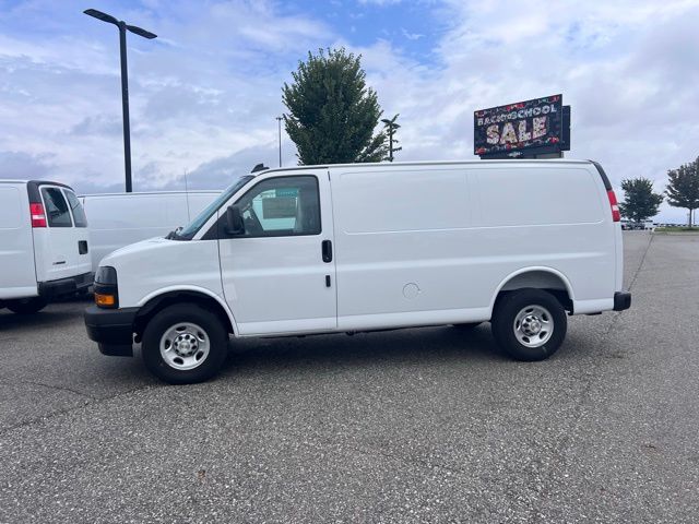 New 2025 Chevrolet Express 3500 Empty Cargo Van - photo 4