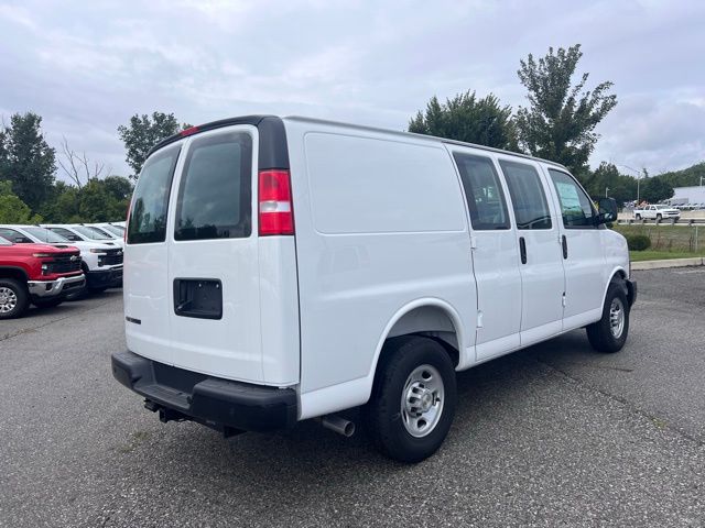 New 2025 Chevrolet Express 3500 - photo 2