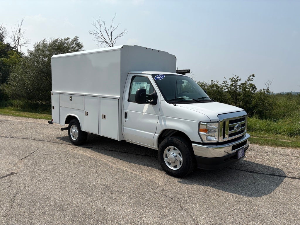 New 2025 Ford E-350 - photo 2