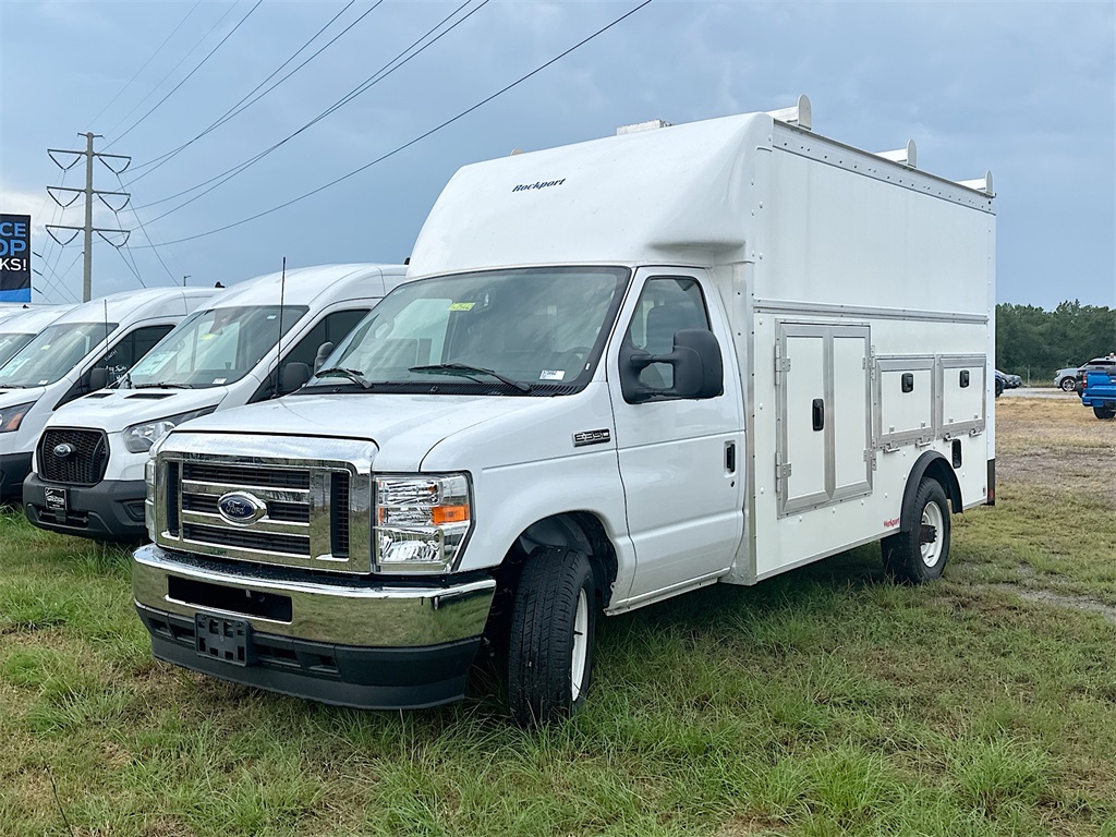 New 2025 Ford E-350 - photo 2