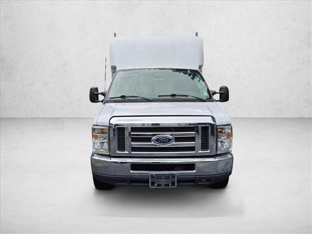 Used 2018 Ford E-350 - photo 2