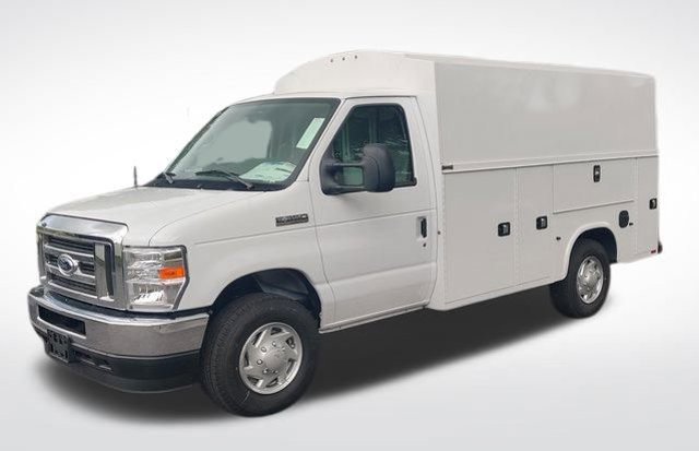 New 2026 Ford E-350 Cutaway - photo 3