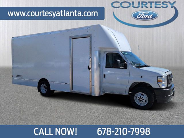 New 1996 Ford E-450 - photo 1