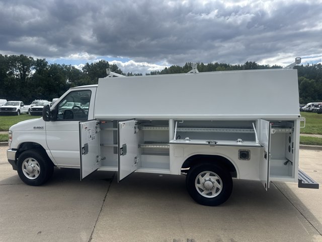 New 2025 Ford E-350 - photo 2