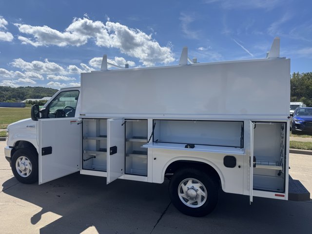 New 2026 Ford E-350 - photo 2