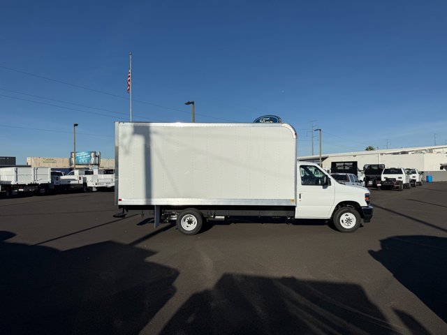 New 2027 Ford E-450 - photo 2