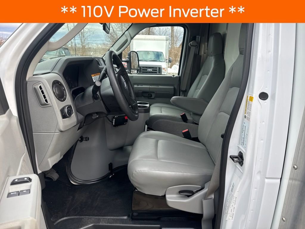 Used 2025 Ford E-450 - photo 1