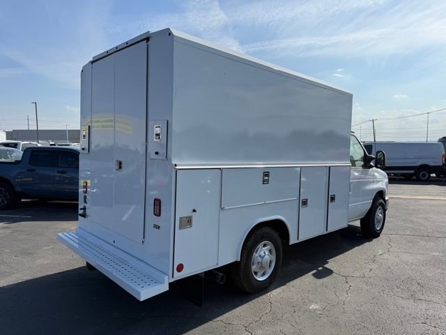 New 2025 Ford E-350 - photo 2