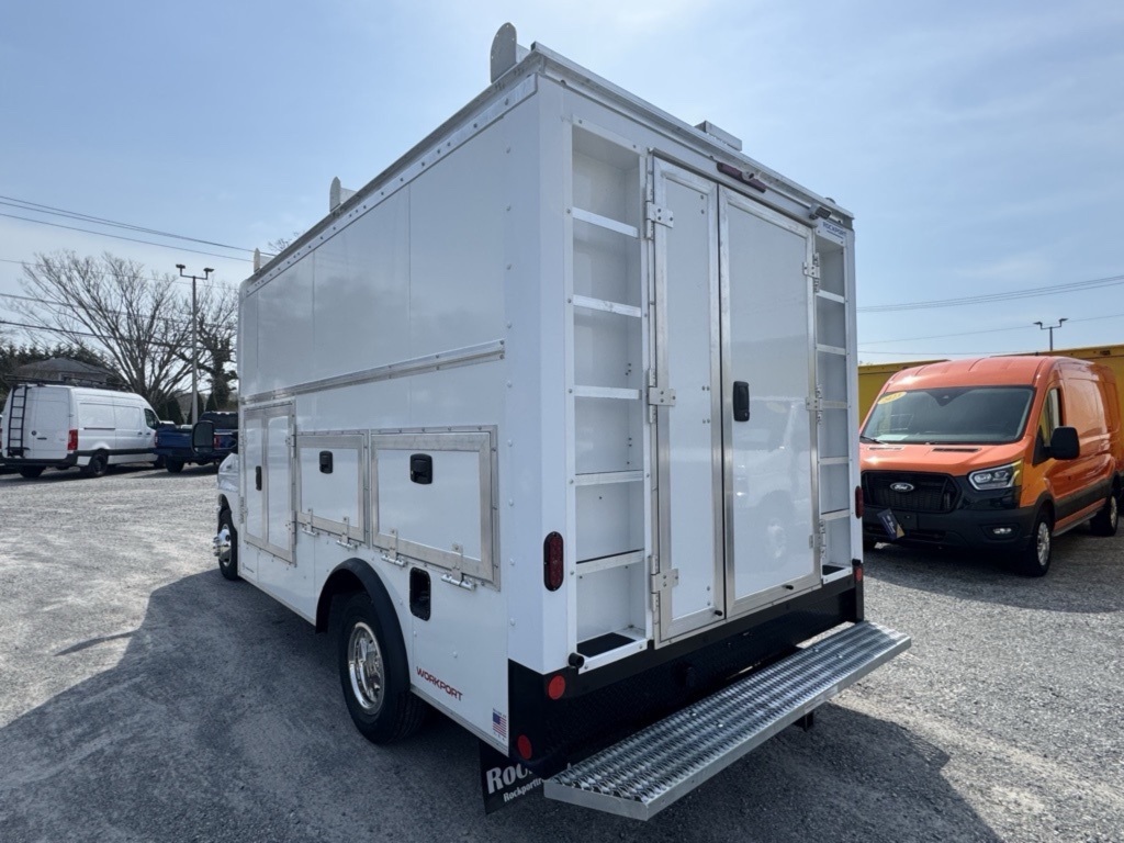 New 1996 Ford E-450 Cutaway - photo 3