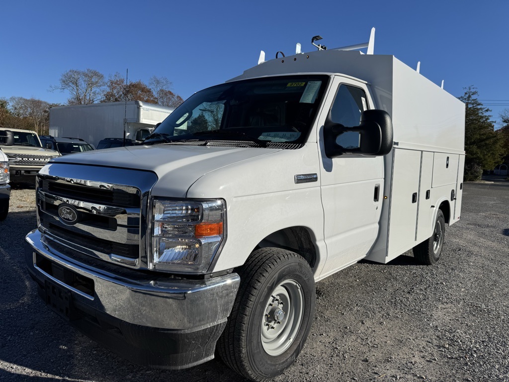 New 2026 Ford E-350 Cutaway - photo 3