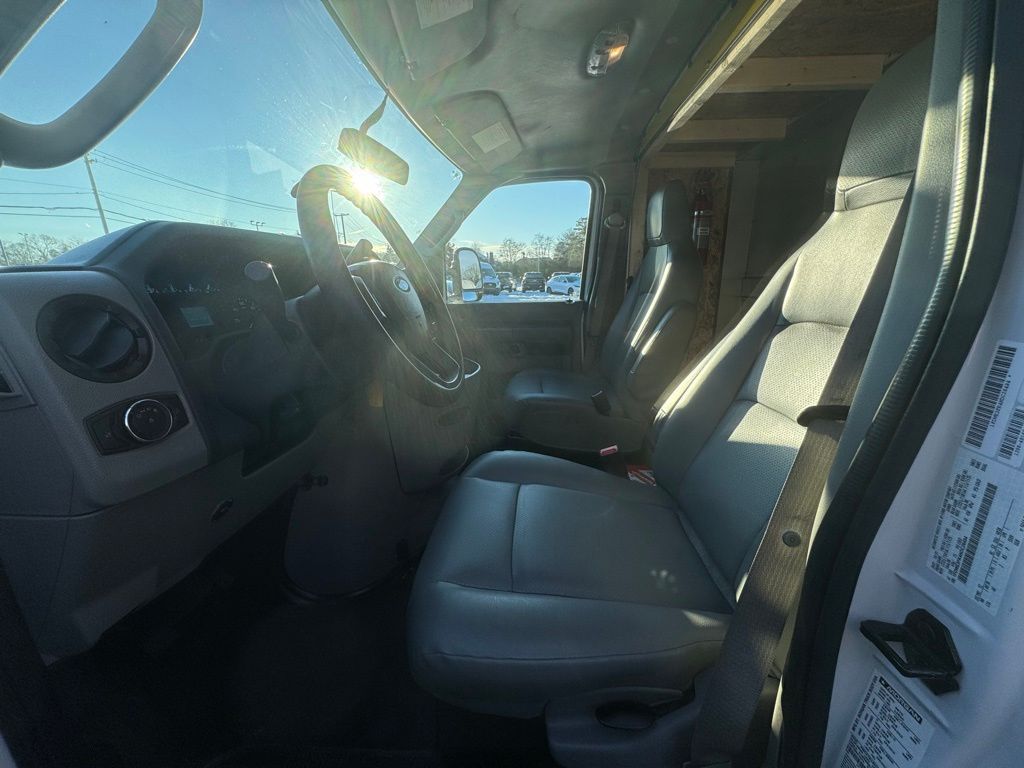 Used 2022 Ford E-350 Cutaway - photo 10