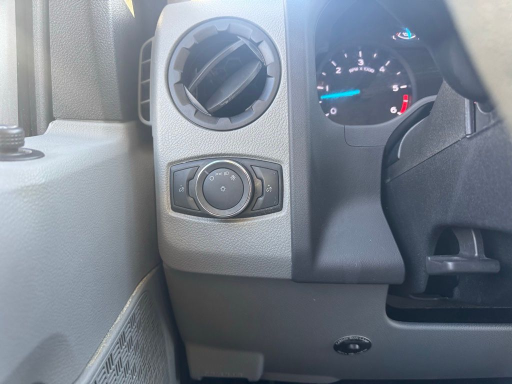 Used 2022 Ford E-350 Cutaway - photo 17