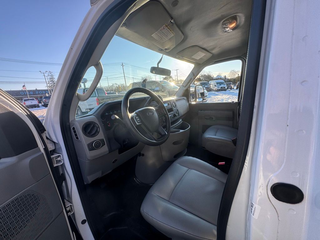 Used 2022 Ford E-350 Cutaway - photo 18