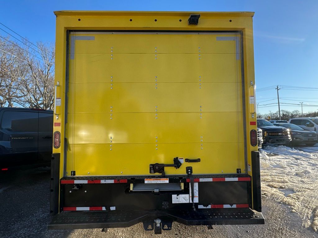 Used 2022 Ford E-350 Cutaway - photo 5