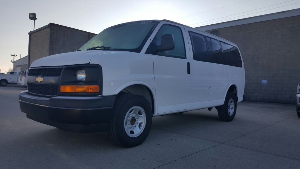New 2017 Chevrolet Express 3500 - photo 2