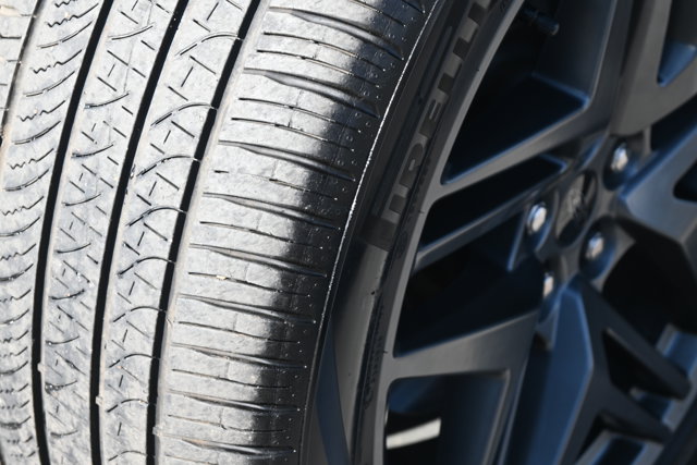 Used 2025 Ford Explorer ST-Line - photo 12
