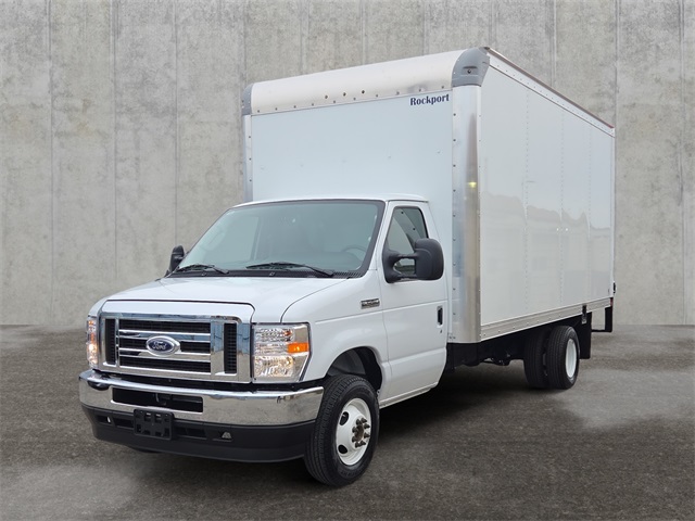 Used 2024 Ford E-450 - photo 1