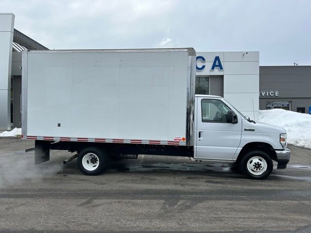 Used 2022 Ford E-450 Cutaway - photo 8