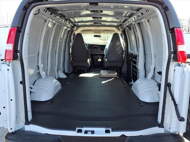 New 2026 Chevrolet Express 2500 Empty Cargo Van - photo 6