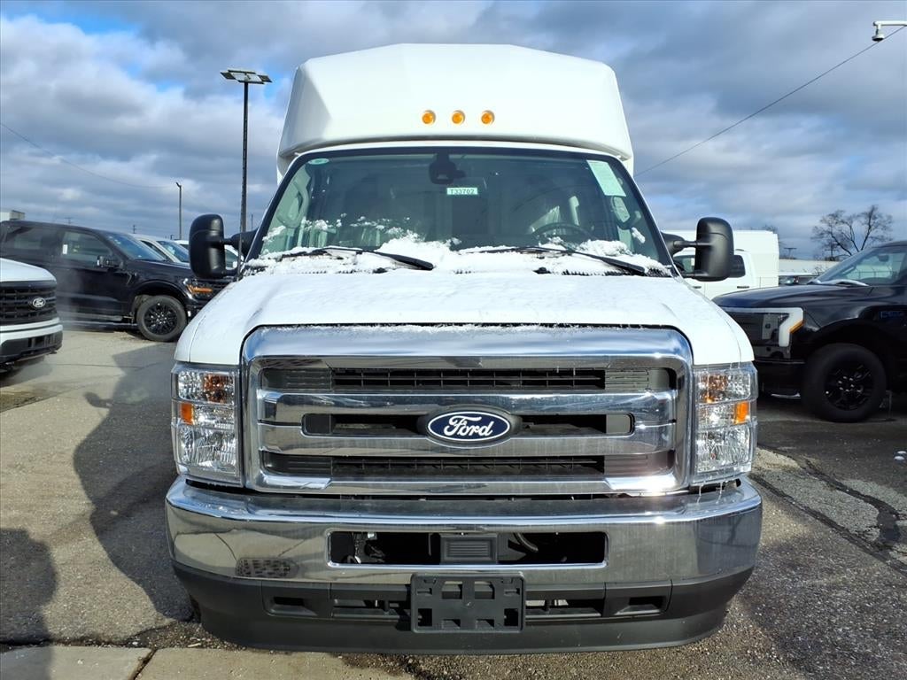 New 2026 Ford E-350 Cutaway - photo 9
