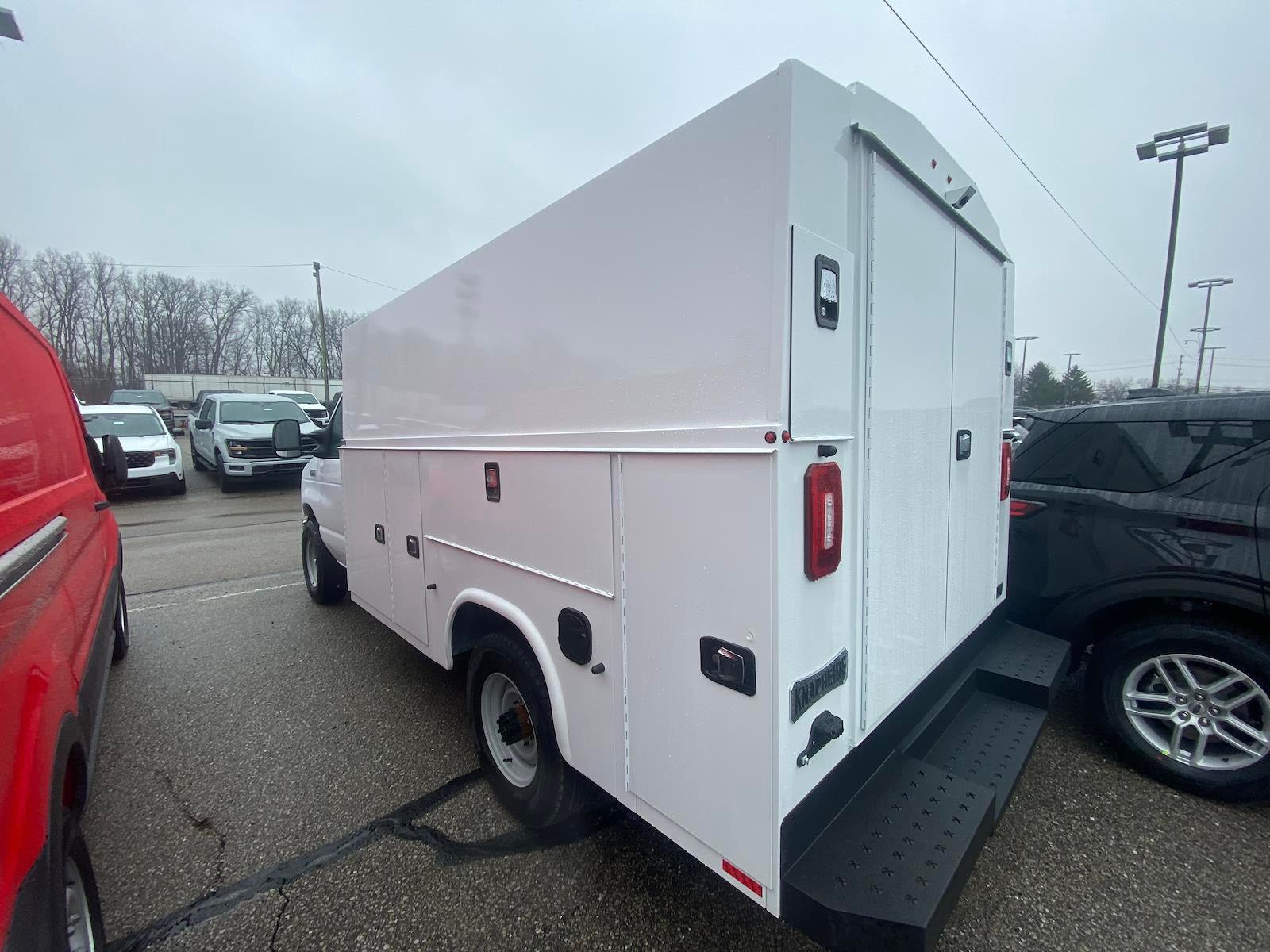 New 2026 Ford E-350 Cutaway - photo 3