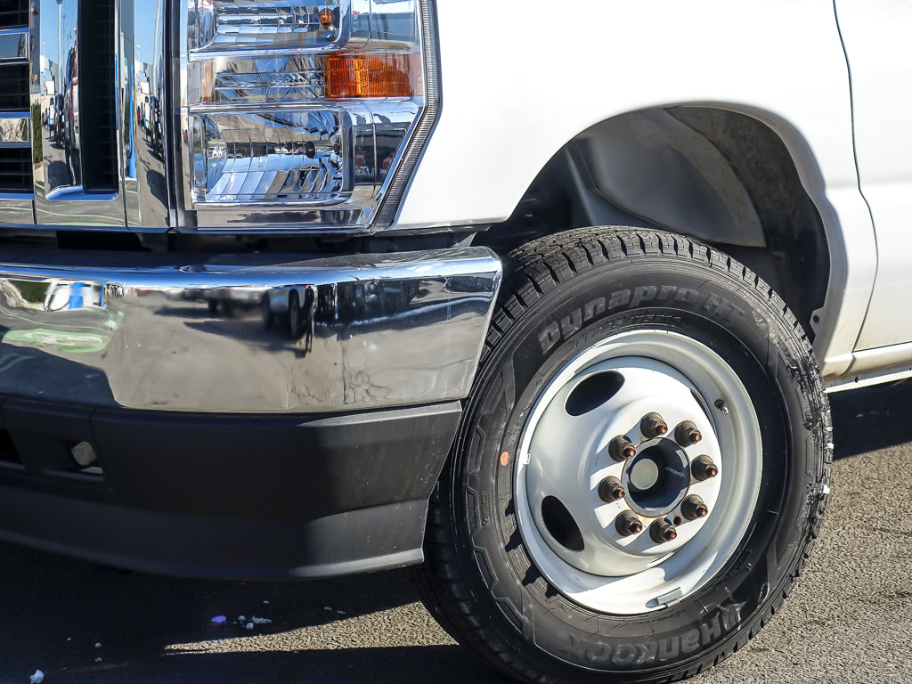 Used 2024 Ford E-350 Cutaway - photo 5