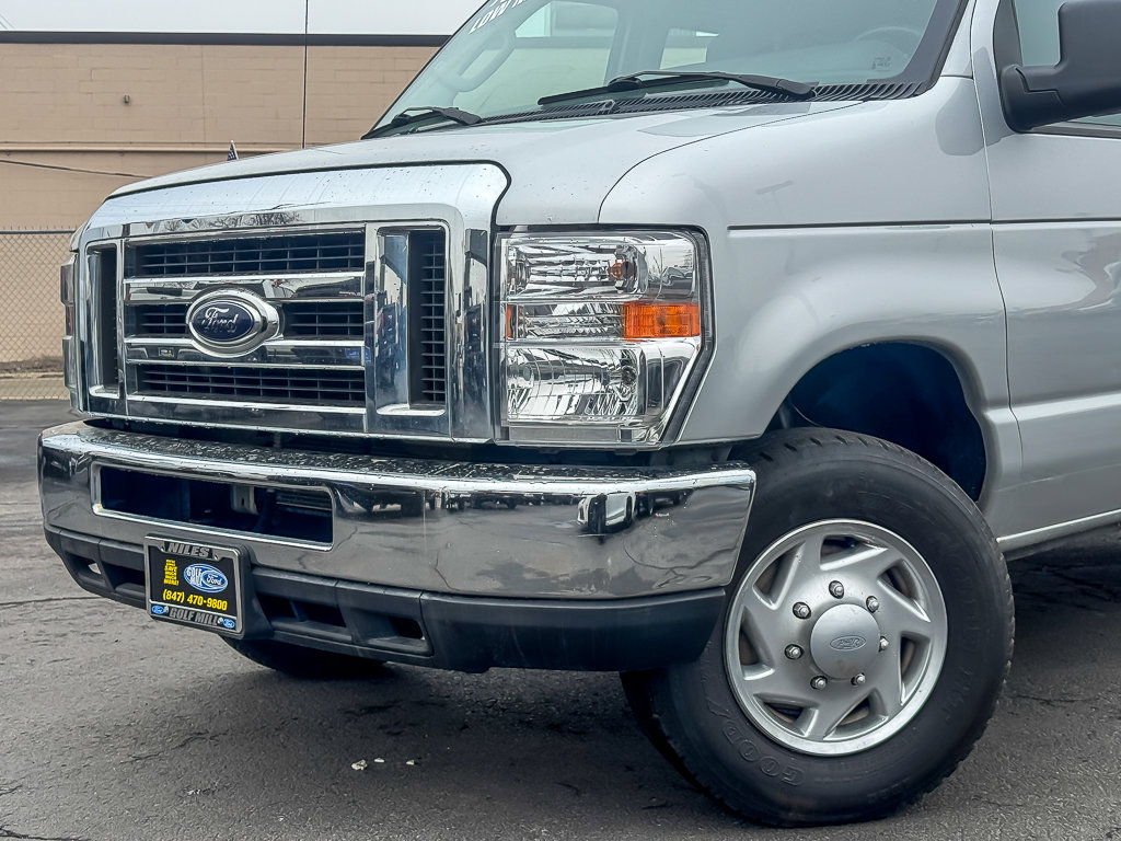 Used 2010 Ford E-350 - photo 1