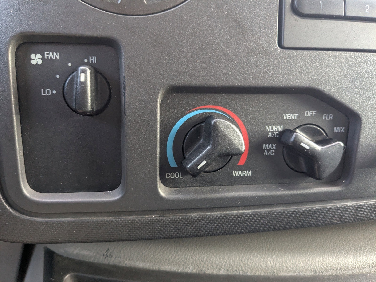 Used 2011 Ford E-250 Empty Cargo Van - photo 14