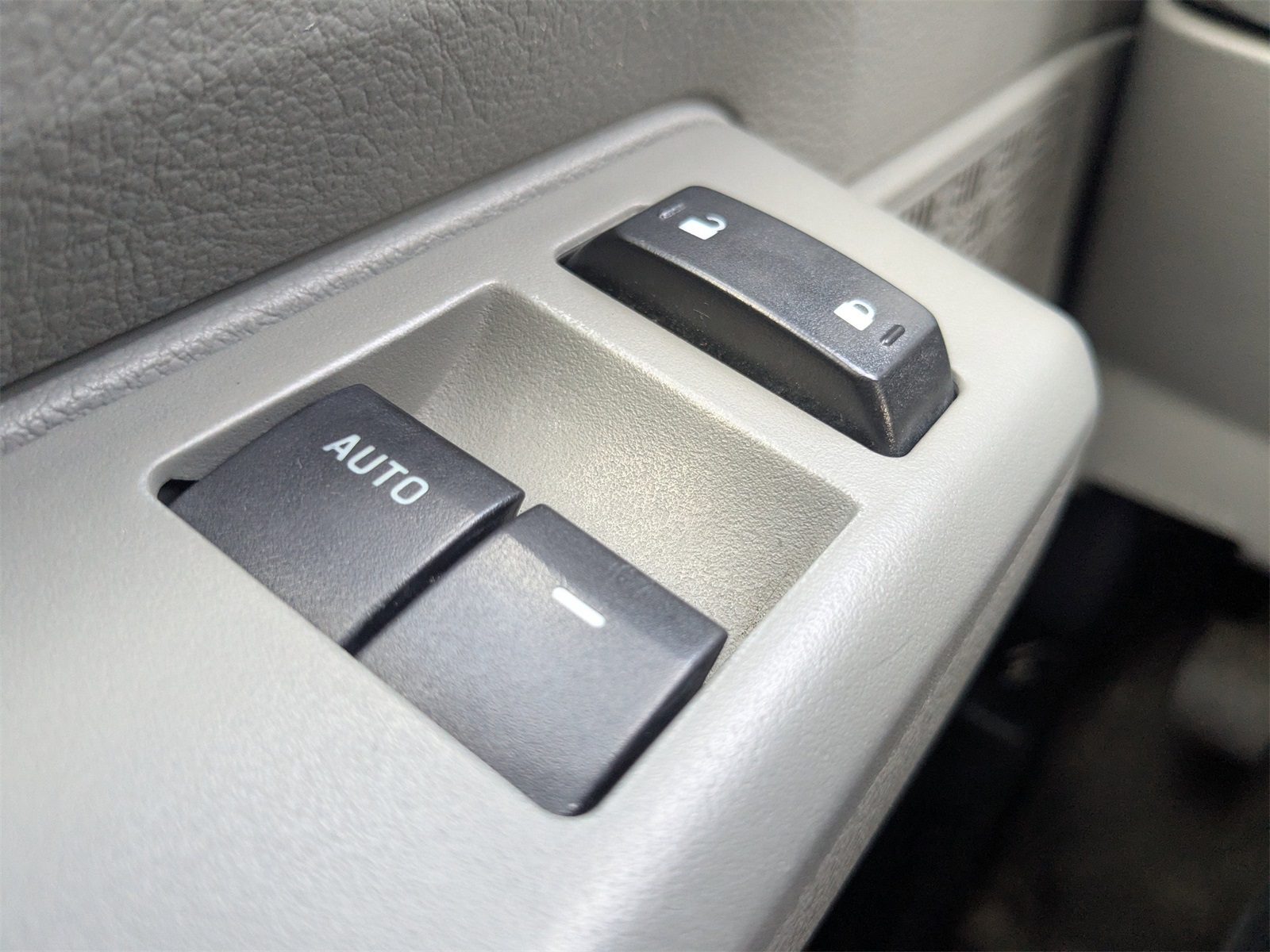 Used 2011 Ford E-250 Empty Cargo Van - photo 17