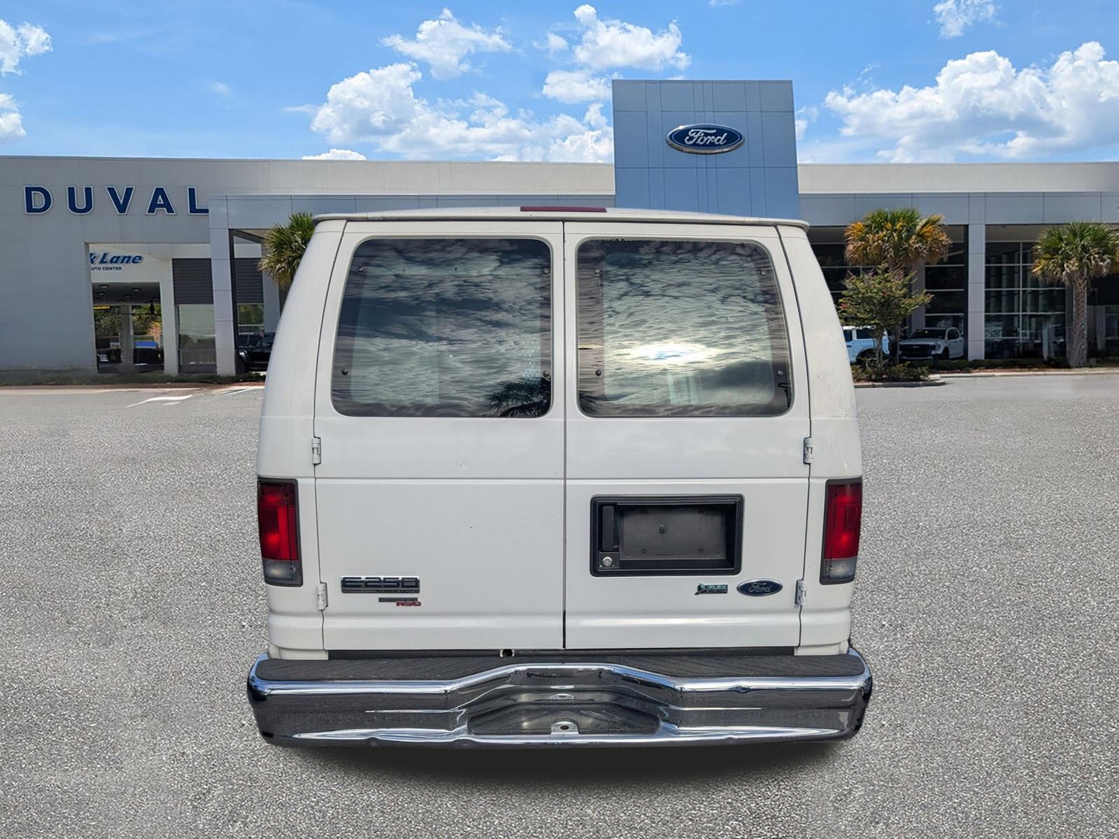 Used 2011 Ford E-250 - photo 1