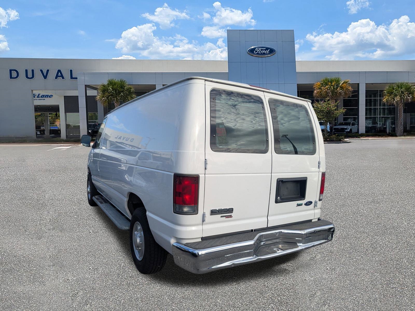 Used 2011 Ford E-250 - photo 2