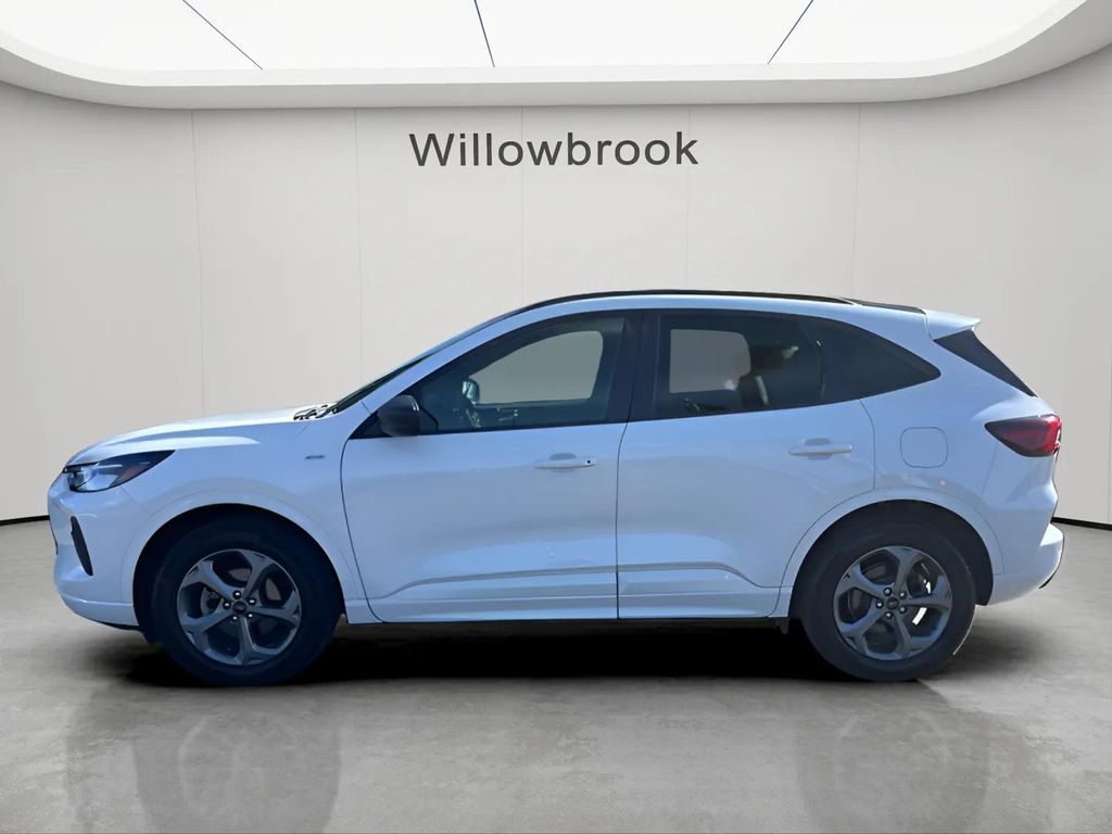 Used 2023 Ford Escape - photo 2