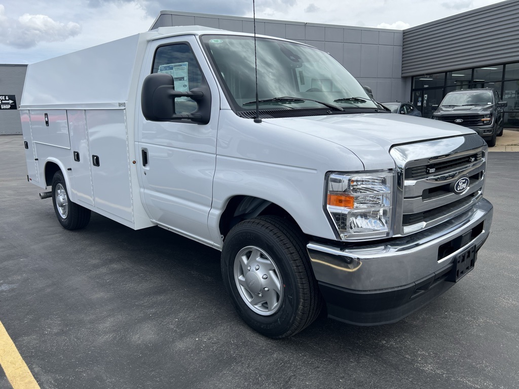 New 2026 Ford E-350 Cutaway - photo 10