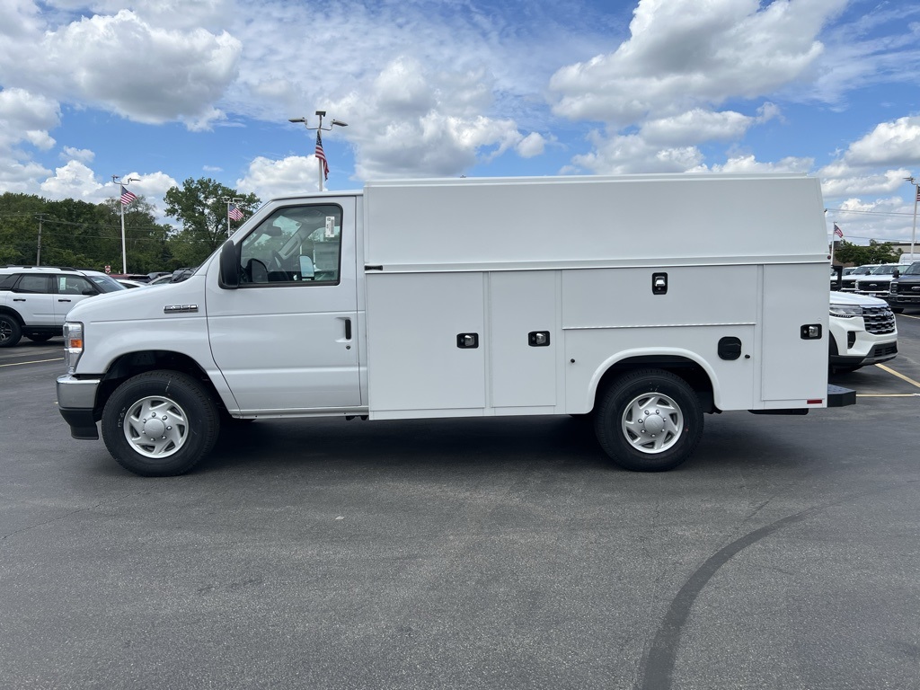 New 2026 Ford E-350 - photo 2