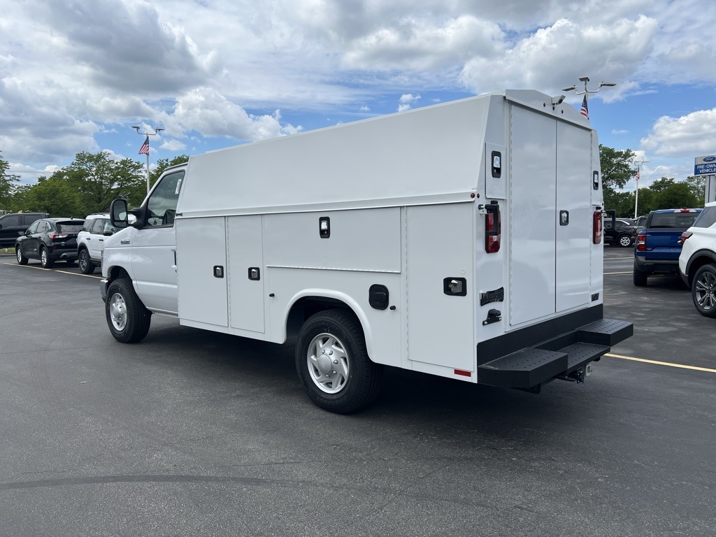New 2026 Ford E-350 Cutaway - photo 4
