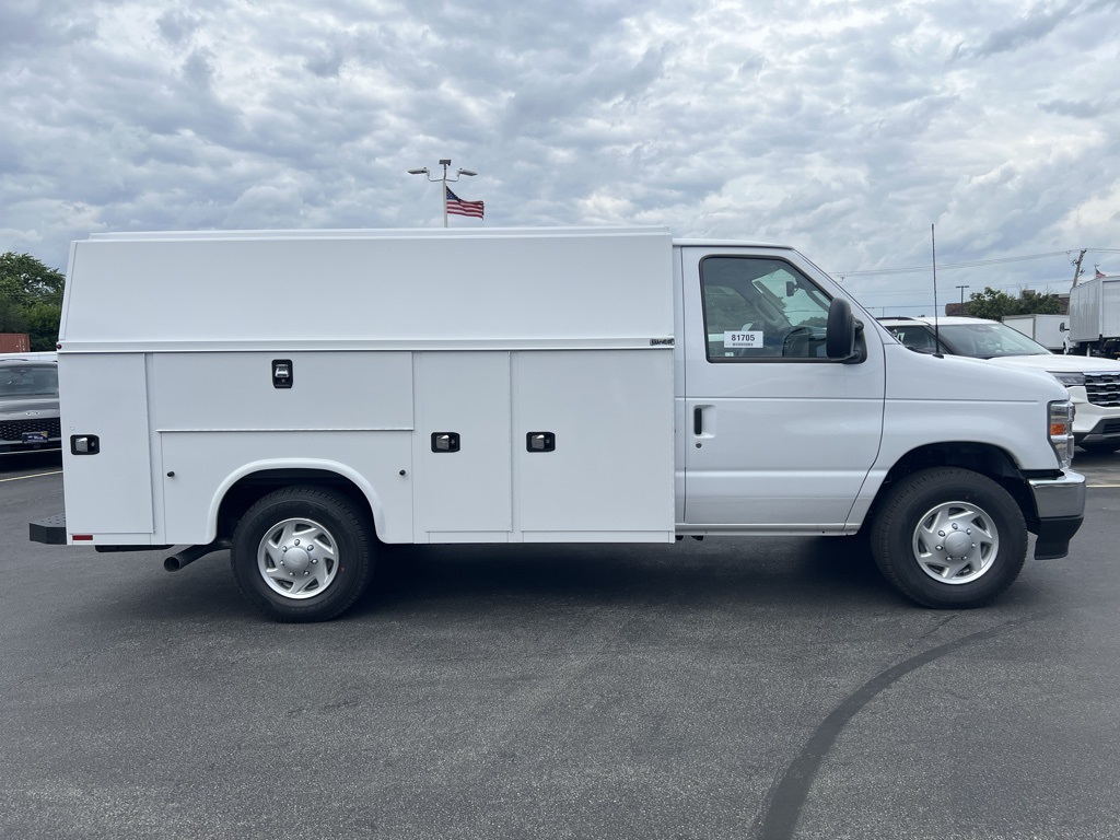 New 2026 Ford E-350 - photo 2