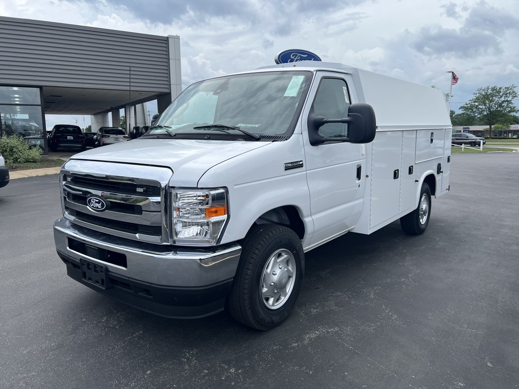 New 2026 Ford E-350 Cutaway - photo 9